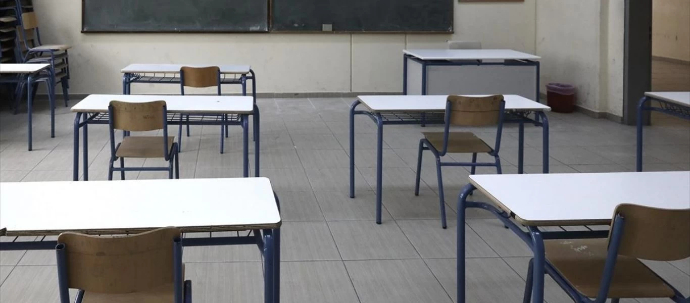 Ρέθυμνο: Παράθυρο σχολείου αποκολλήθηκε και κατέρρευσε πάνω σε θρανίο